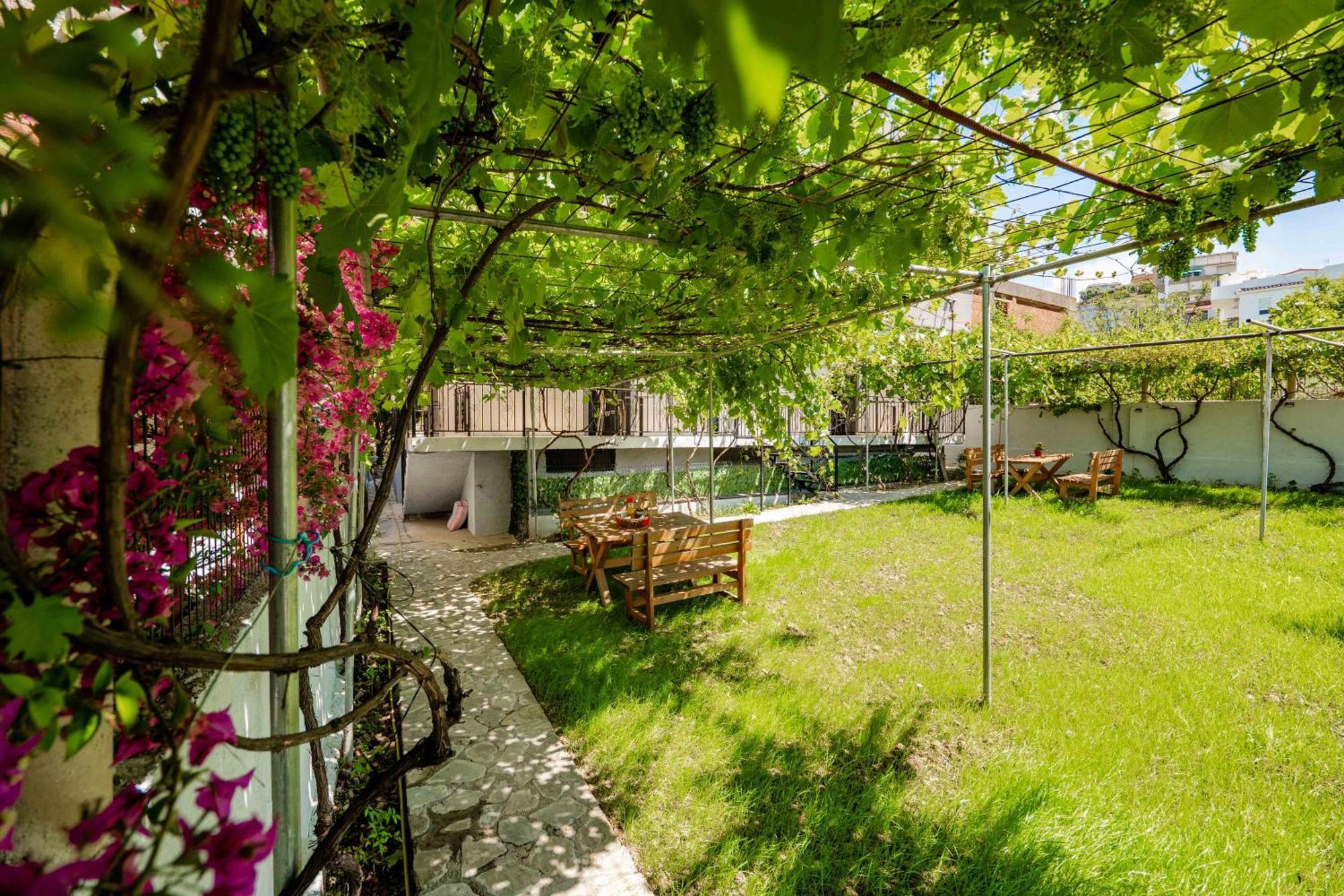 Kalpazo Kaja Vila Garden Golem  Zewnętrze zdjęcie